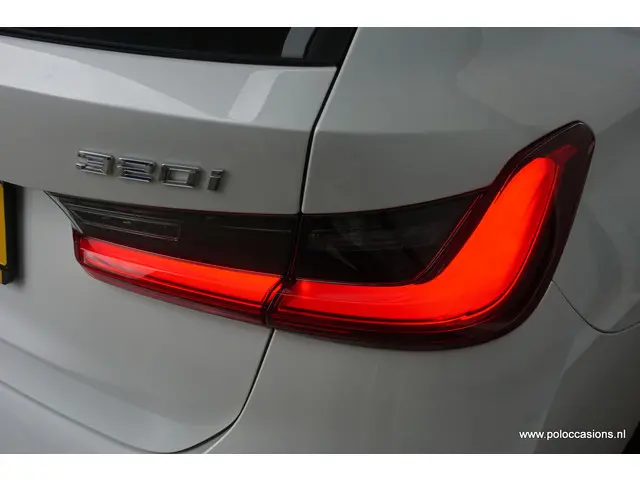 BMW 3 Serie Touring 320i 2020 Benzine 16