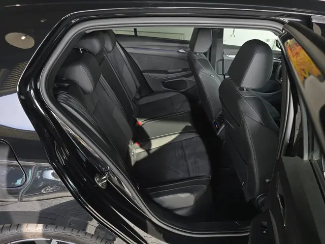 Volkswagen Golf 1.5 eTSI Edition 50 2024 Hybride Benzine 35
