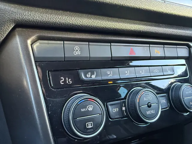 Volkswagen T-Roc 1.5 TSI 150pk Sport 2018 Benzine 27