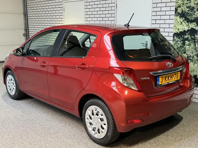 Toyota Yaris 1.0 VVT-i Aspiration 2013 Benzine 4