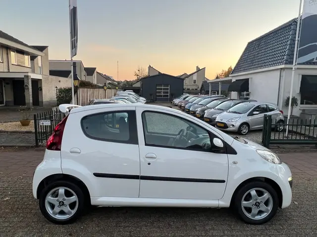 Peugeot 107 1.0 EXCLUSIVE NL-AUTO-NAP 2012 Benzine 46