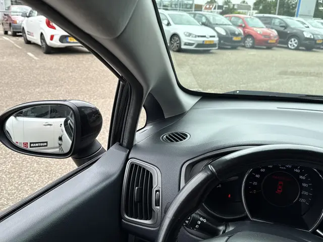 Kia Rio 1.2 CVVT World Cup Edition 2014 Benzine 52