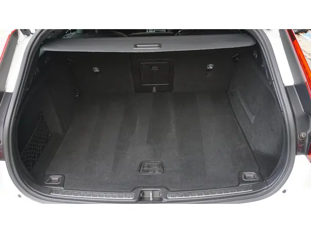 Volvo V60 2.0 T5 250pk R-Design 2019 Benzine 30