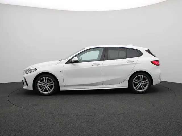 BMW 1 Serie 118i 2024 Benzine 4