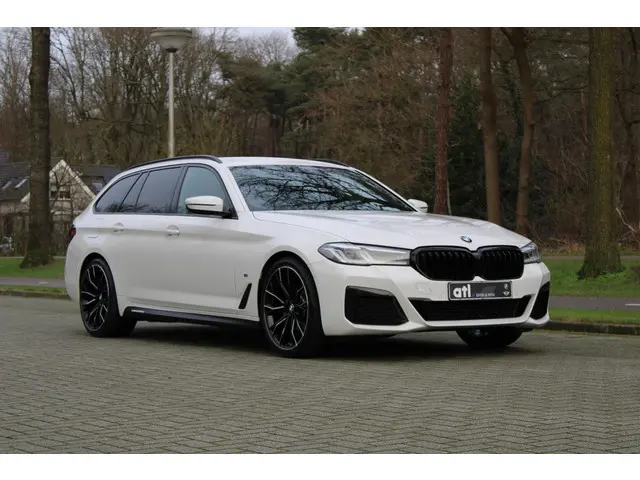 BMW 5 Serie Touring 520i 2022 Benzine 10