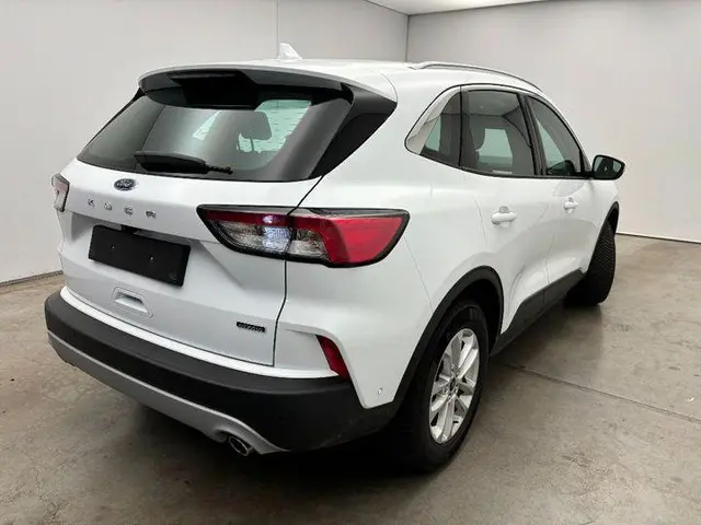 Ford Kuga 2.5 PHEV Titanium 2023 Hybride Benzine 3