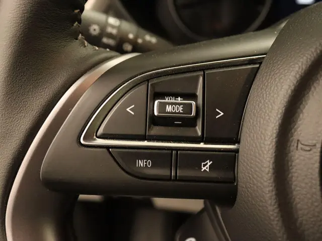 Suzuki Swift 1.2 Style Smart Hybrid 2025 Benzine 25