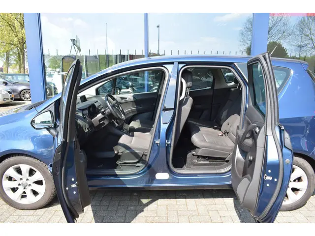 Opel Meriva 1.4 Turbo Berlin 2013 Benzine 17
