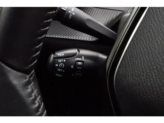 Peugeot e-2008 EV Active 50 kWh 2021 Elektrisch 21