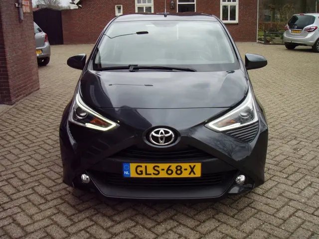 Toyota Aygo 1.0 VVT-i x-play 2020 Benzine 12