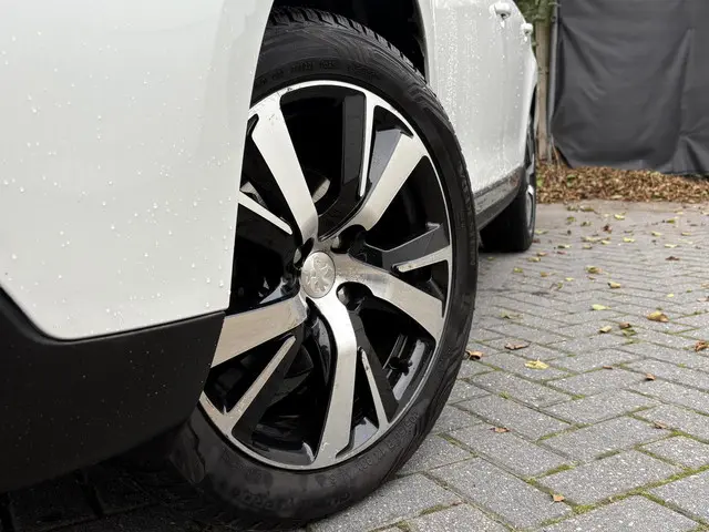 Peugeot 2008 1.6 VTi Féline 2013 Benzine 3