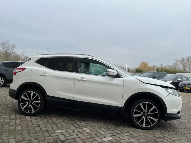 Nissan QASHQAI 1.2 Tekna - Front Schade - BPM 2014 Benzine 4