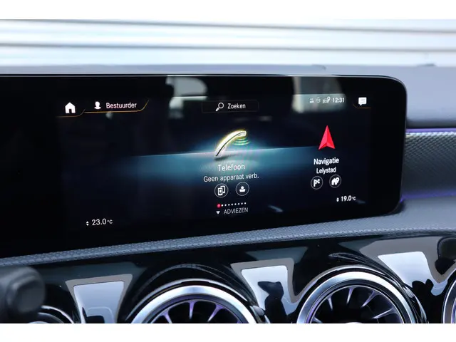 Mercedes-Benz A-Klasse 250 e Luxury 2021 Hybride Benzine 19