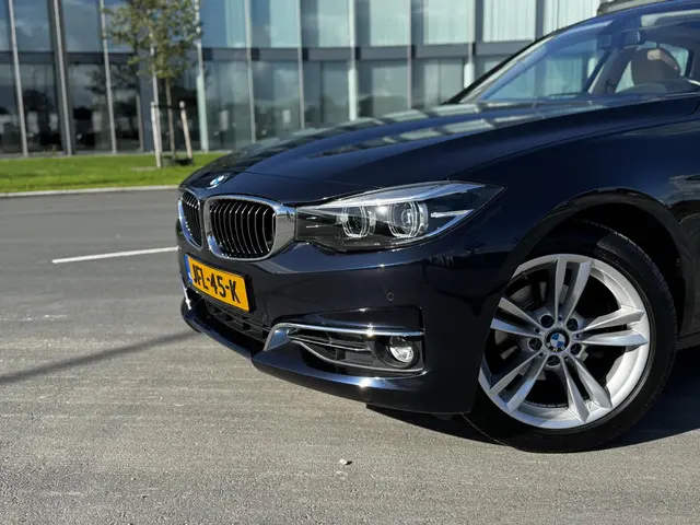 BMW 3 Serie 320i xDrive High Executive 2020 Benzine 23