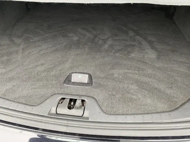 Volvo V60 1.6 T3 R-Design 2013 Benzine 24