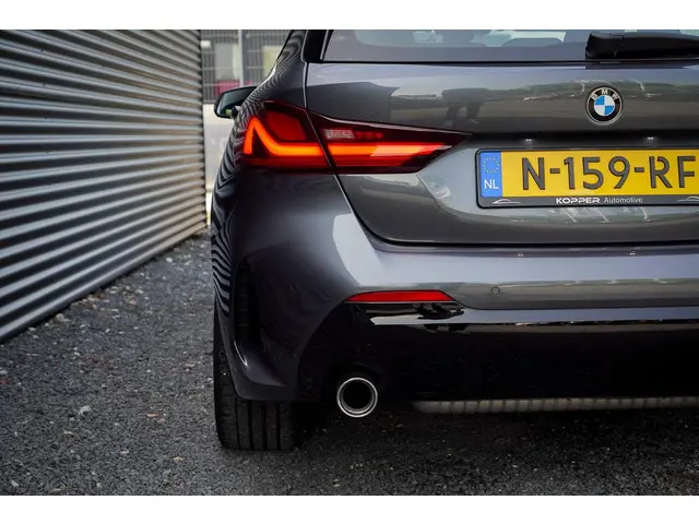 BMW 1 Serie 118i High Executive 2021 Benzine 27