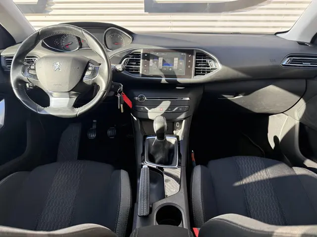 Peugeot 308 SW 1.2 PureTech Blue Lion 2017 Benzine 28