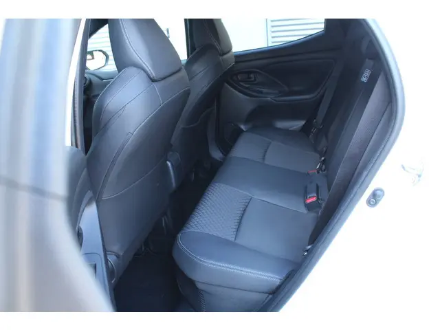 Toyota Yaris 1.5 Hybrid Executive 2022 Hybride Benzine 13