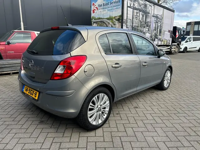 Opel Corsa 1.4-16V Cosmo 2012 Benzine 5