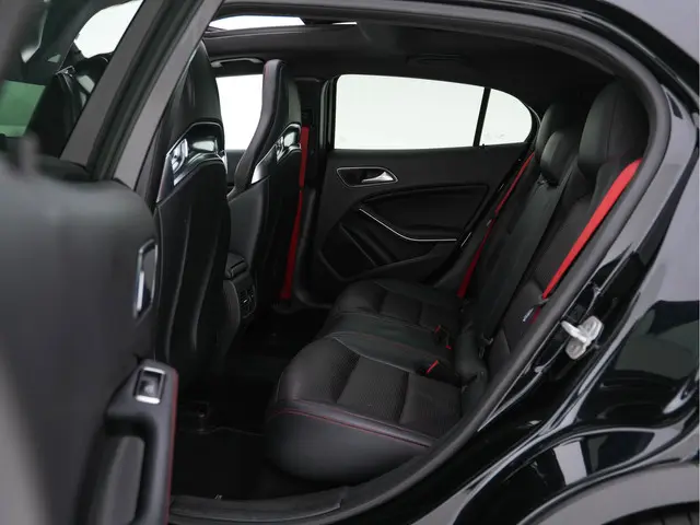 Mercedes-Benz GLA 45 AMG 4-Matic 2015 Benzine 9