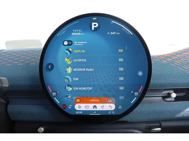 MINI Aceman E | Favoured M 2025 Elektrisch 18