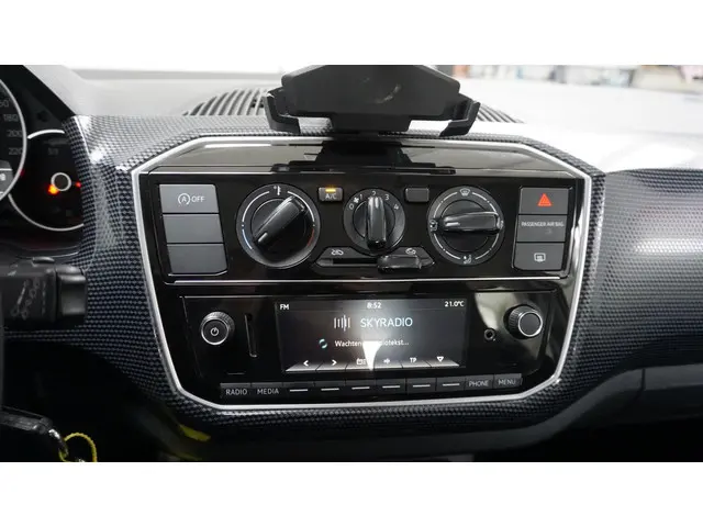Volkswagen up! 1.0 BMT move up! 5 drs Airco 2018 Benzine 9