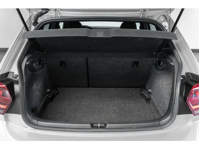 Volkswagen Polo 1.0 TSI Highline 2x R-line 2018 Benzine 38
