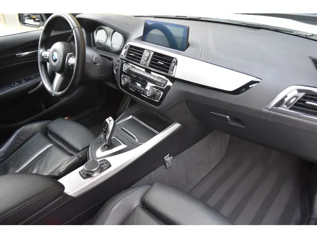 BMW 1 Serie 118i Executive 2018 Benzine 13