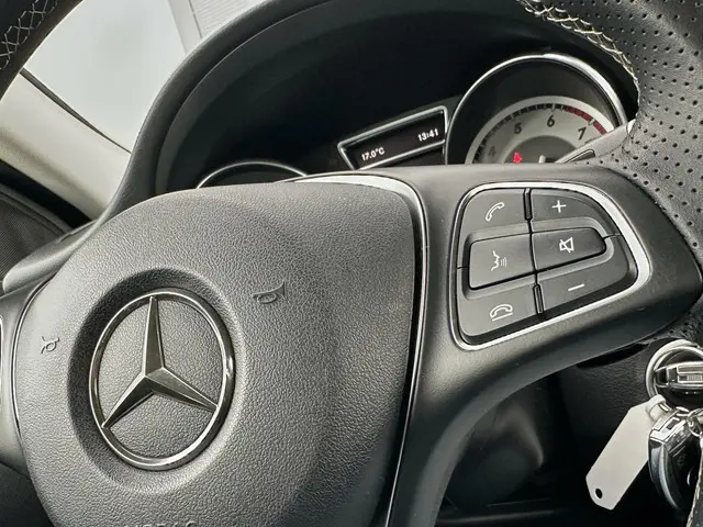 Mercedes-Benz GLA 180 Prestige 2016 Benzine 20