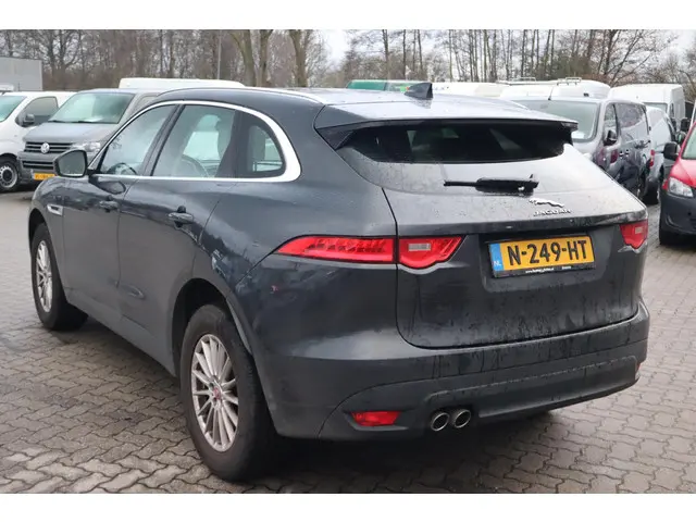Jaguar F-PACE 2.0 Portfolio AWD 20d 2017 Diesel 8