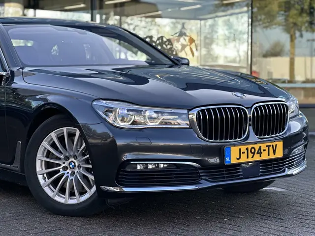 BMW 7 Serie 750i xDrive High Executive 2016 Benzine 6