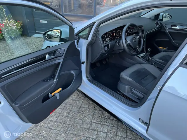 Volkswagen Golf 1.0 TSI Highline R-line 2018 Benzine 9