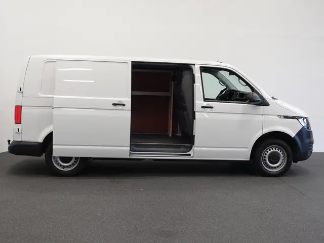 Volkswagen Transporter 2.0 TDI 110pk L2H1 2021 Diesel 34