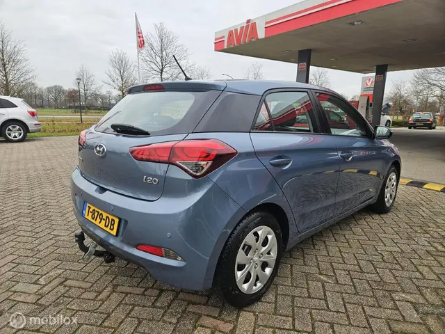 Hyundai i20 1.4i i-Vision 2015 Benzine 8