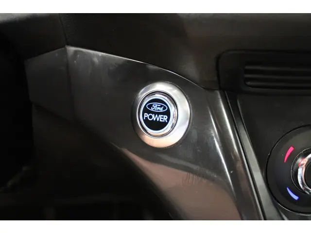 Ford Kuga 1.6 Titanium 2013 Benzine 23