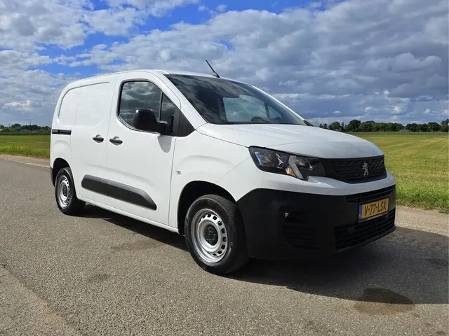 Peugeot Partner 1.2 PureTech Premium 2022 Benzine 9