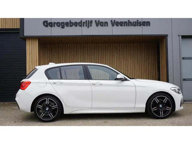 BMW 1 Serie 118i 160pk M-Sport Shadow Line 2017 Benzine 3