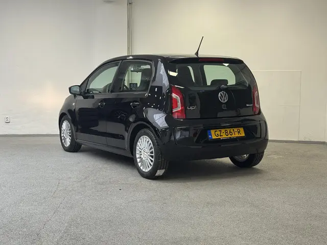 Volkswagen up! 1.0 Aut. High up! 2015 Benzine 8