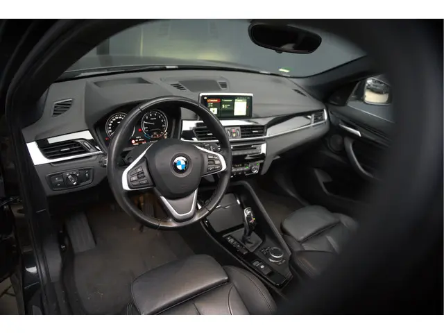 BMW X1 sDrive18i High Executive X Line 2018 Benzine 7