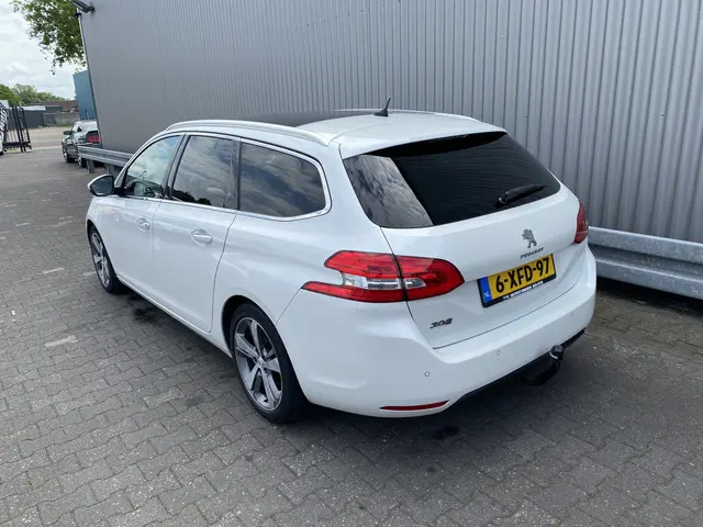 Peugeot 308 SW 1.2 e-THP Première 2014 Benzine 16