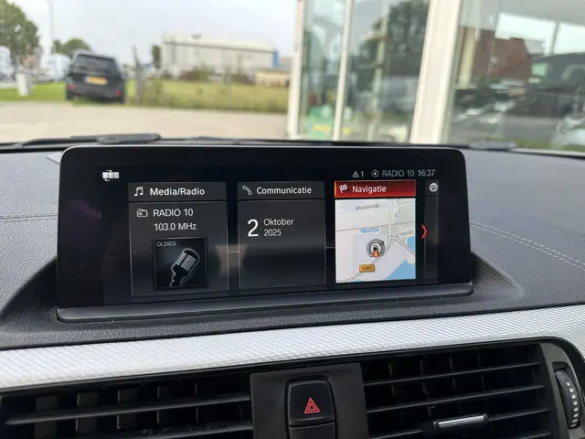 BMW 1 Serie 118i High Executive 2019 Benzine 31