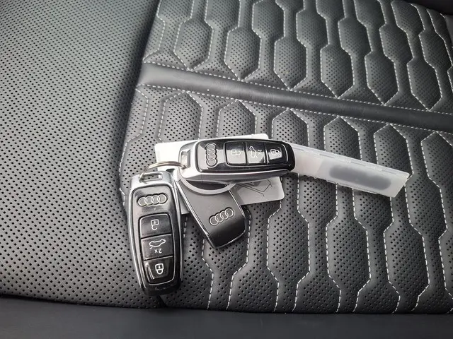 Audi RSQ8 4.0 TFSI quattro 2020 Benzine 17