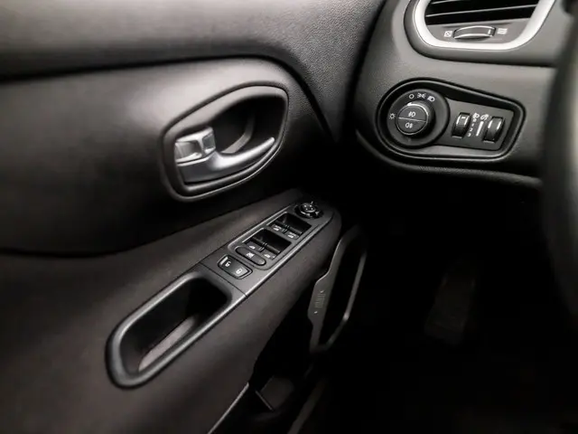 Jeep Renegade 1.4 MultiAir Longitude 2016 Benzine 22