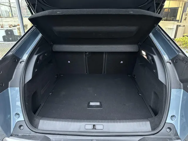 Peugeot e-3008 Allure 210pk 73 kWh 2024 Elektrisch 9