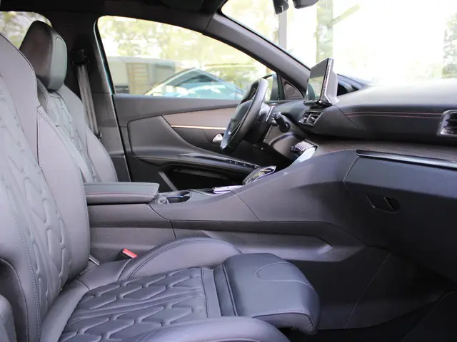 Peugeot 3008 1.6 HYbrid 225 GT 2021 Hybride Benzine 8
