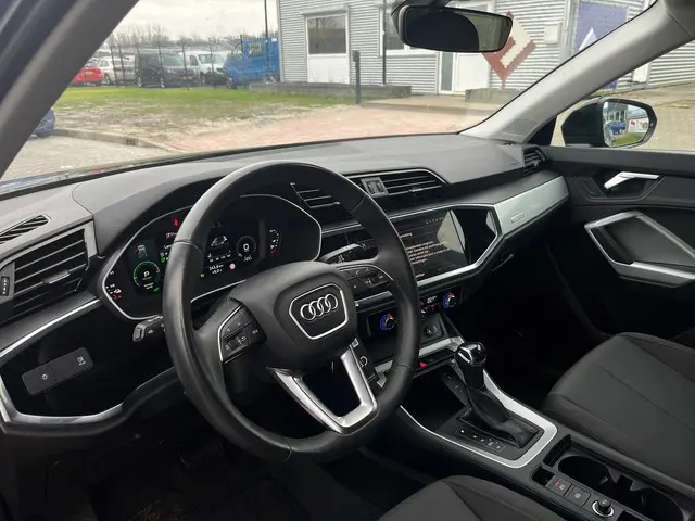 Audi Q3 45 TFSI e edition Plug-in 2024 Hybride Benzine 7