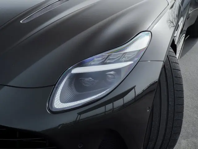 Aston Martin V8 Volante DB12 4.0 2024 Benzine 9