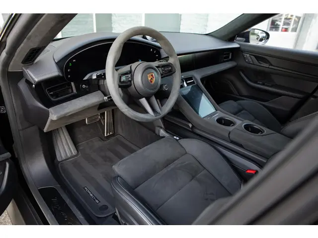 Porsche Taycan Sport Turismo GTS 93 kWh 2023 Elektrisch 11