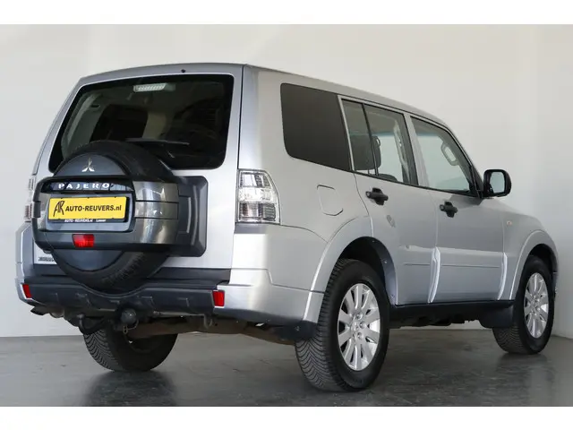 Mitsubishi Pajero 2