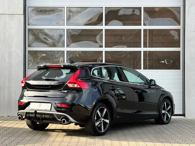 Volvo V40 2.0 T4 R-Design 2018 Benzine 4